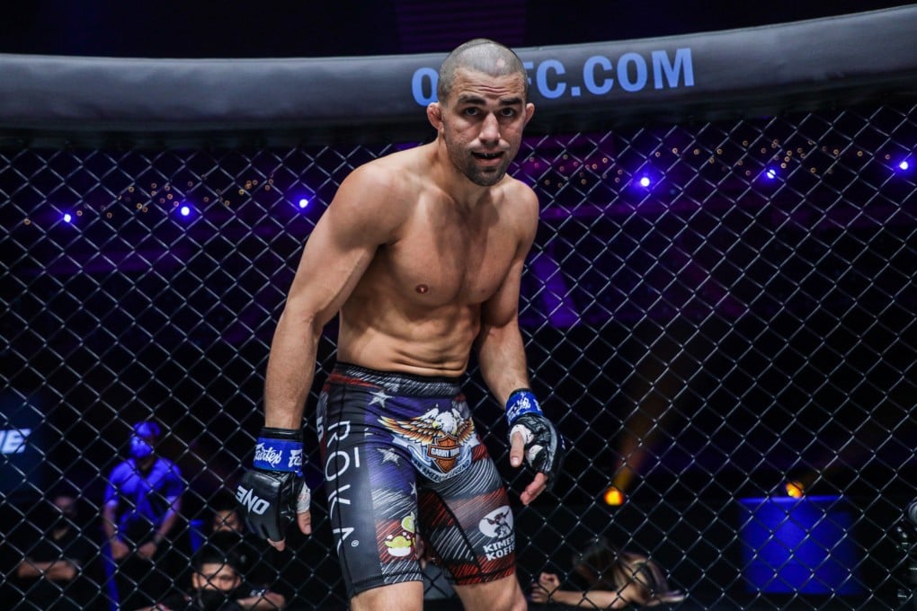 Garry Tonon waits for his featherweight title fight Thanh Le to begin. Photos: ONE Championship.