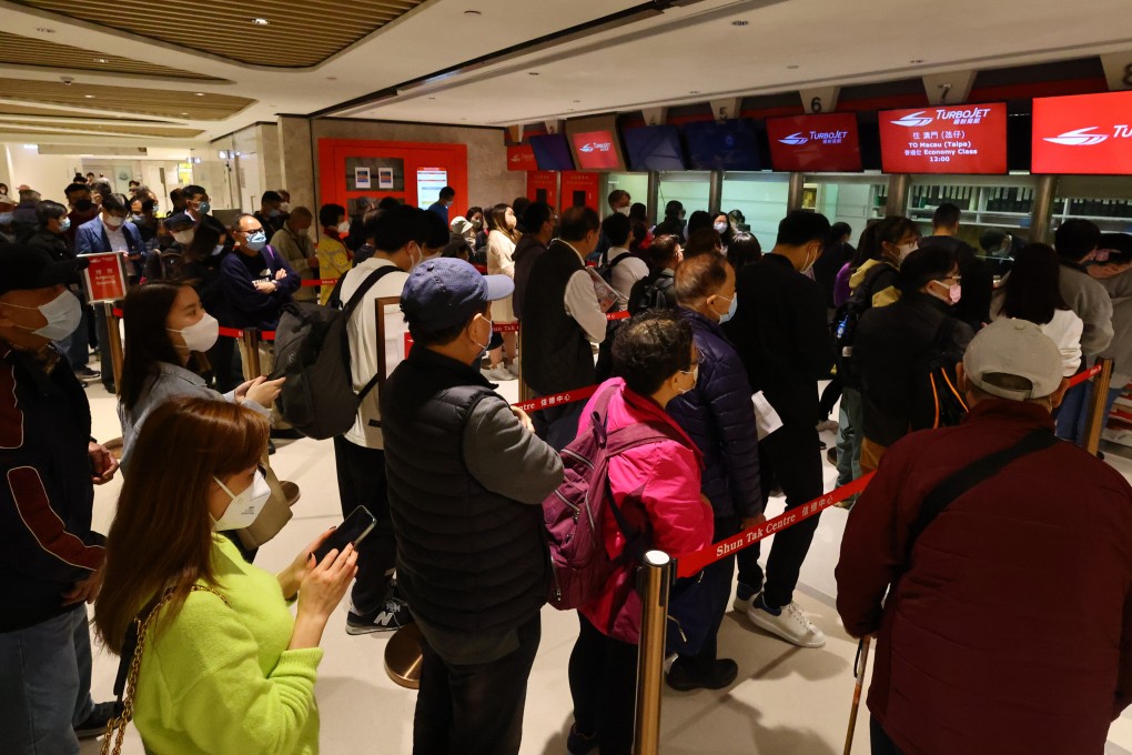 Hongkongers queue for tickets to Macau. Photo: Dickson Lee