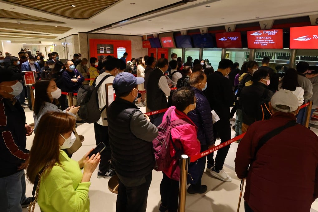Hongkongers queue for tickets to Macau. Photo: Dickson Lee
