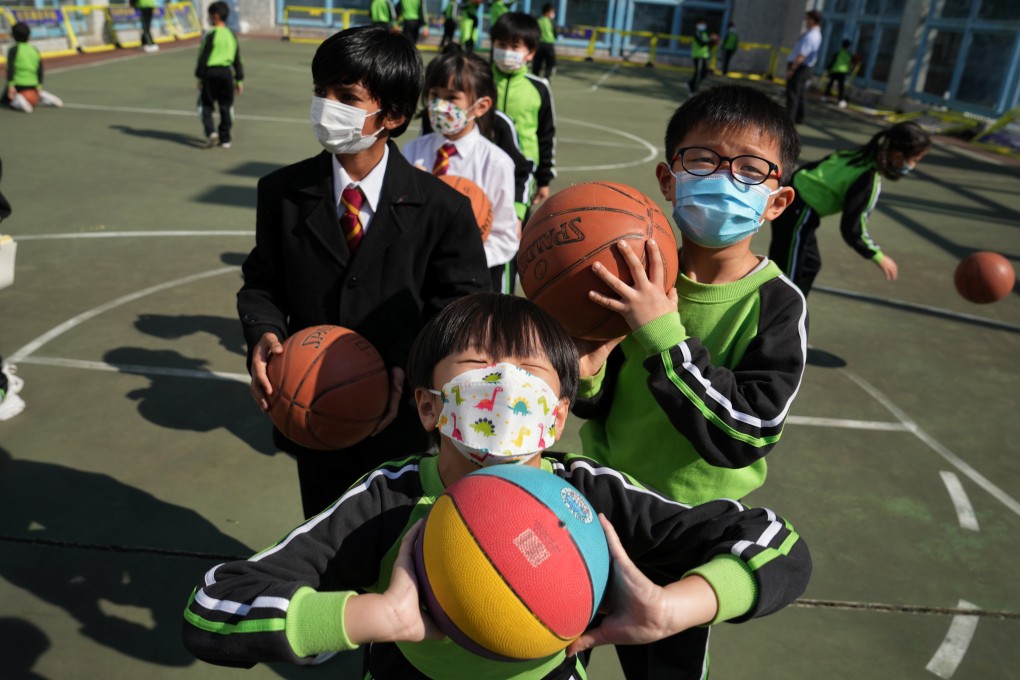 Primary school pupils attend full-day classes on December 9, 2022. Photo: Elson Li