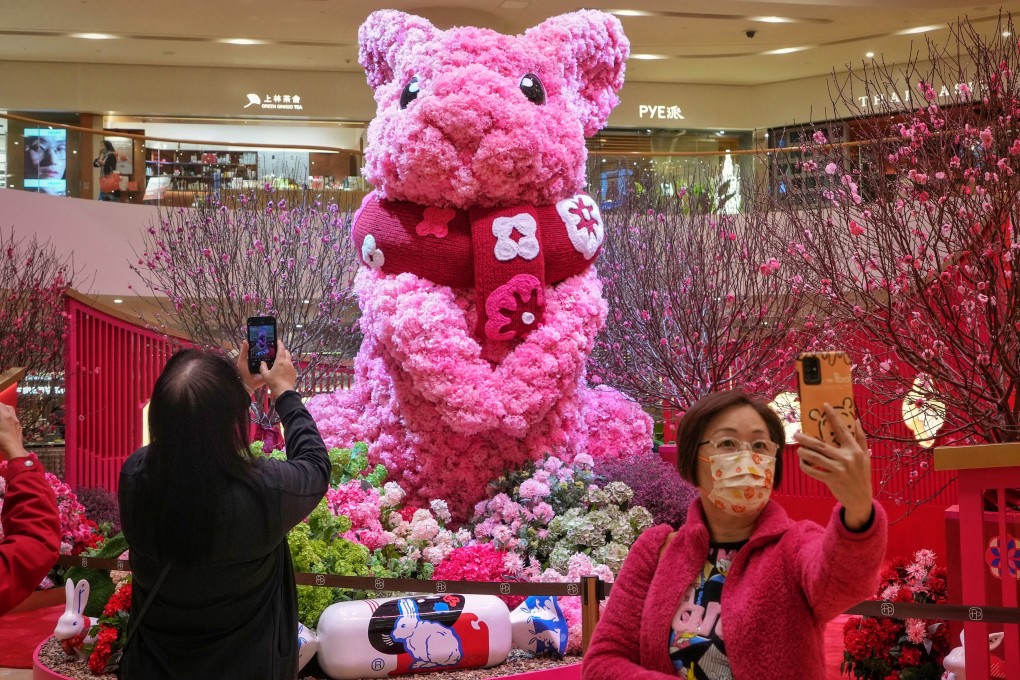People take selfies with Lunar New Year decorations in a shopping centre at Admiralty on January 9. Photo: Elson Li