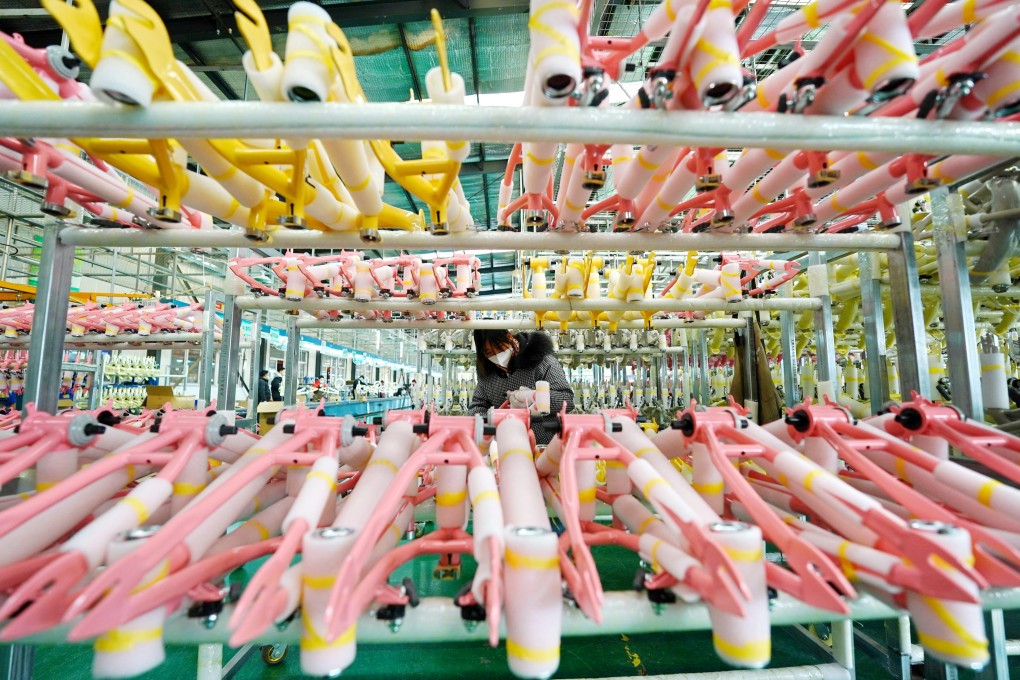 A worker arranges bike frames in a factory producing bicycles and baby strollers in Pingxiang county, in north China’s Hebei province, on December 27, 2022. Photo: Xinhua