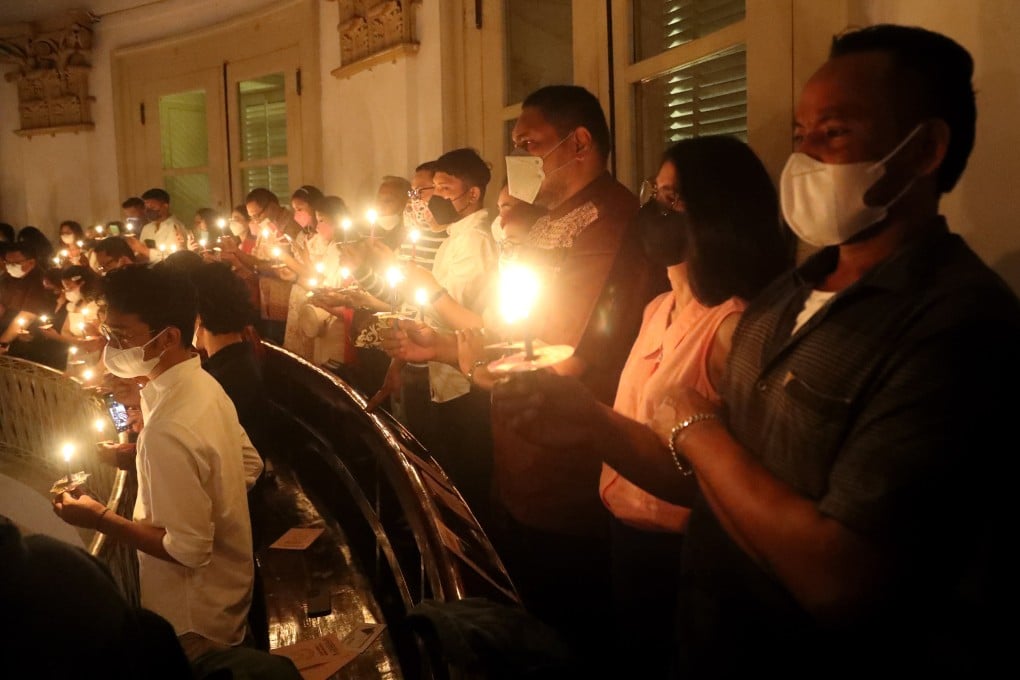 Indonesian Catholic devotees hold candles during a Christmas Eve mass at a church in Jakarta. Photo: EPA-EFE