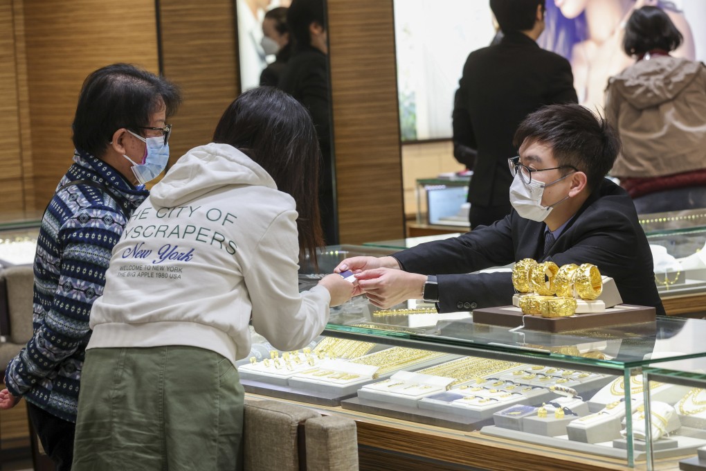 Customers buying gold jewellery at a jewellery shop in the New Town Plaza in Sha Tin. Photo: Yik Yeung-man