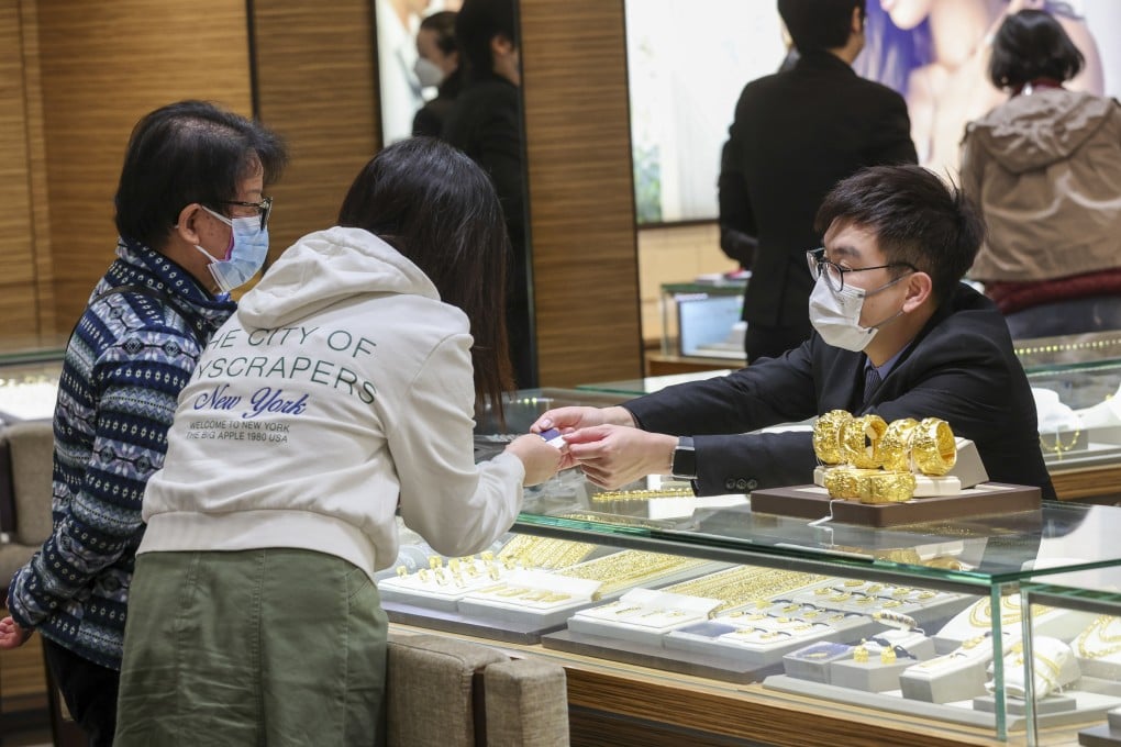 Customers buying gold jewellery at a jewellery shop in the New Town Plaza in Sha Tin. Photo: Yik Yeung-man