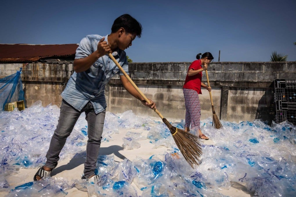 Volunteers spread plastic bags out to dry at a recycling centre in Rayong, Thailand, on December 14, 2022. Global plastic waste has more than doubled over the past two decades to 353 million metric tons annually. Photo: Bloomberg