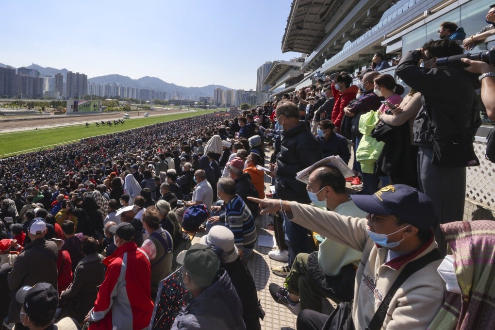 Crowds turn out to watch the Lunar New Year horse race at the Sha Tin racecourse on January 24. Photo: Yik Yeung-man