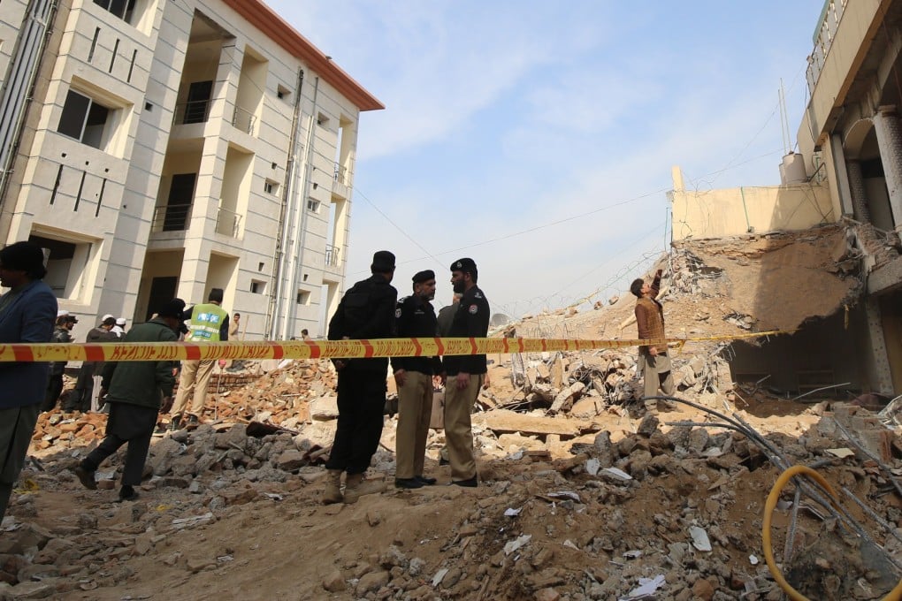 Police inspect the damage at a Mosque that was destroyed in a suicide bomb blast on January 30, in Peshawar, Pakistan. Photo: EPA-EFE