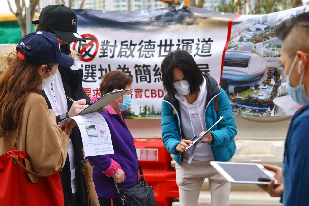 People sign a petition to oppose the the construction of temporary housing in Kai Tak, on February 4. Photo: Dickson Lee