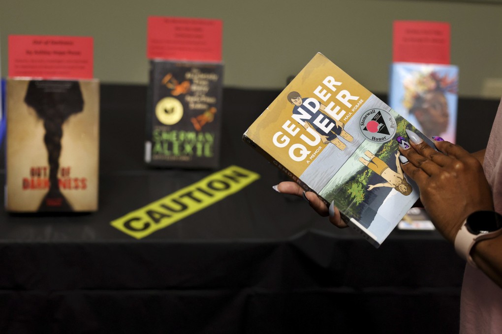 “Gender Queer”, by Maia Kobabe, is displayed with other books during Banned Books Week at the Lincoln Belmont branch of the Chicago Public Library on September 22, 2022. Photo: TNS