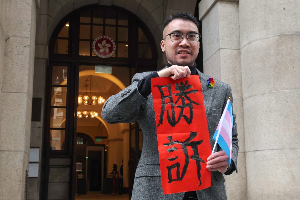 Henry Edward Tse outside the Court of Final Appeal holding a fai chun, or traditional decorative scroll, carrying the Chinese characters for “victory”. Photo: Edmond So