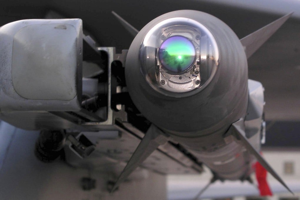 A Raytheon-built AIM-9X Sidewinder infrared-guided air-to-air missile is mounted on an F-15C Eagle at Elmendorf Air Force Base, Alaska, in September 2003. Photo: AP