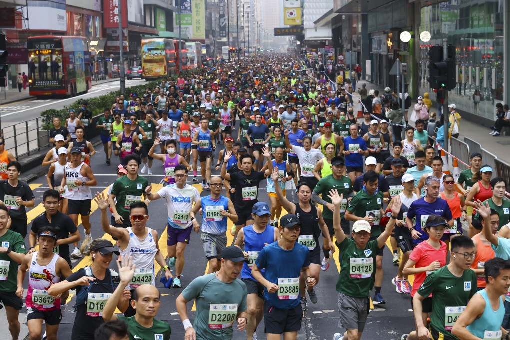 Participants run past Mongkok during the 25th Standard Chartered Hong Kong Marathon. Photo: SCMP/ Dickson Lee