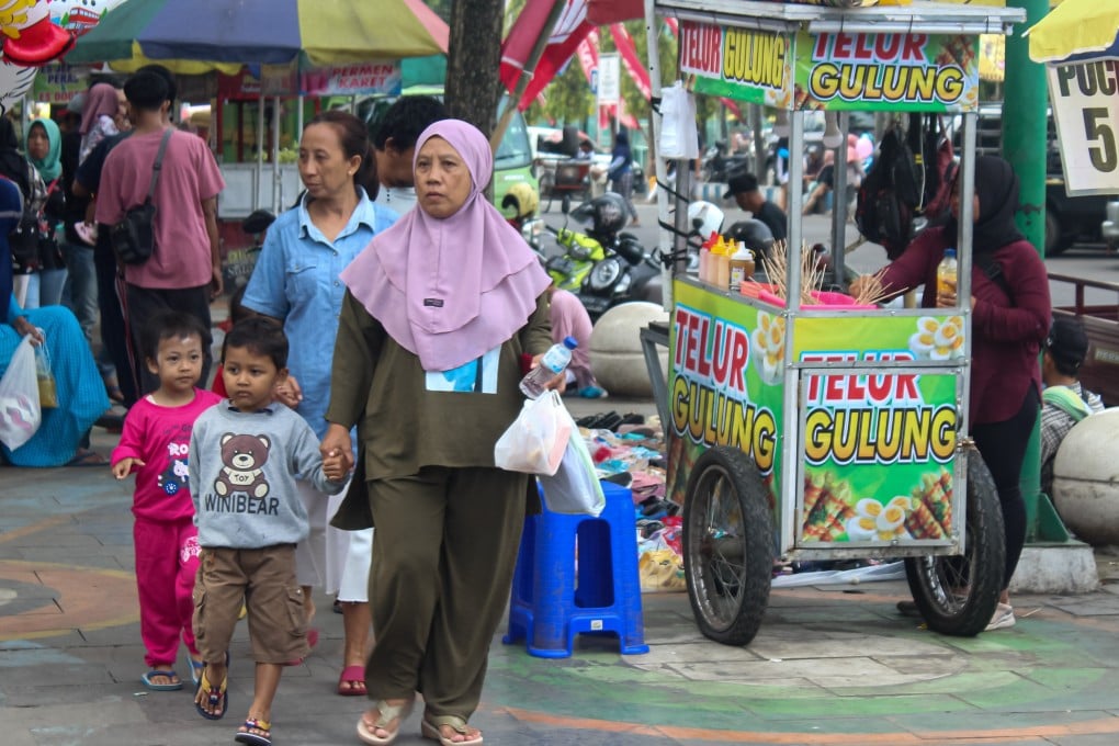 Parents and children in Indonesia. Many in the nation are worried about the risk of child abduction, with a lot of unfounded rumours and misinformation on social media. Photo: Shutterstock
