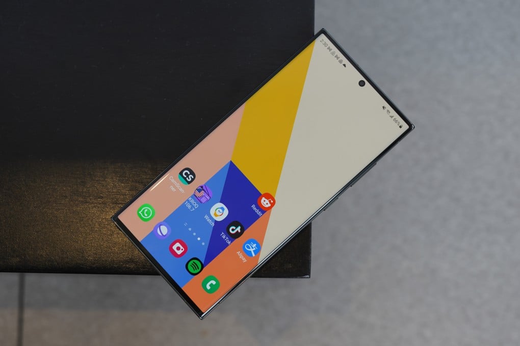 The Samsung Galaxy S23 Ultra looks similar to recent Galaxy handsets but is slightly wider. The 200-megapixel photographs it takes set it apart. Photo: Ben Sin