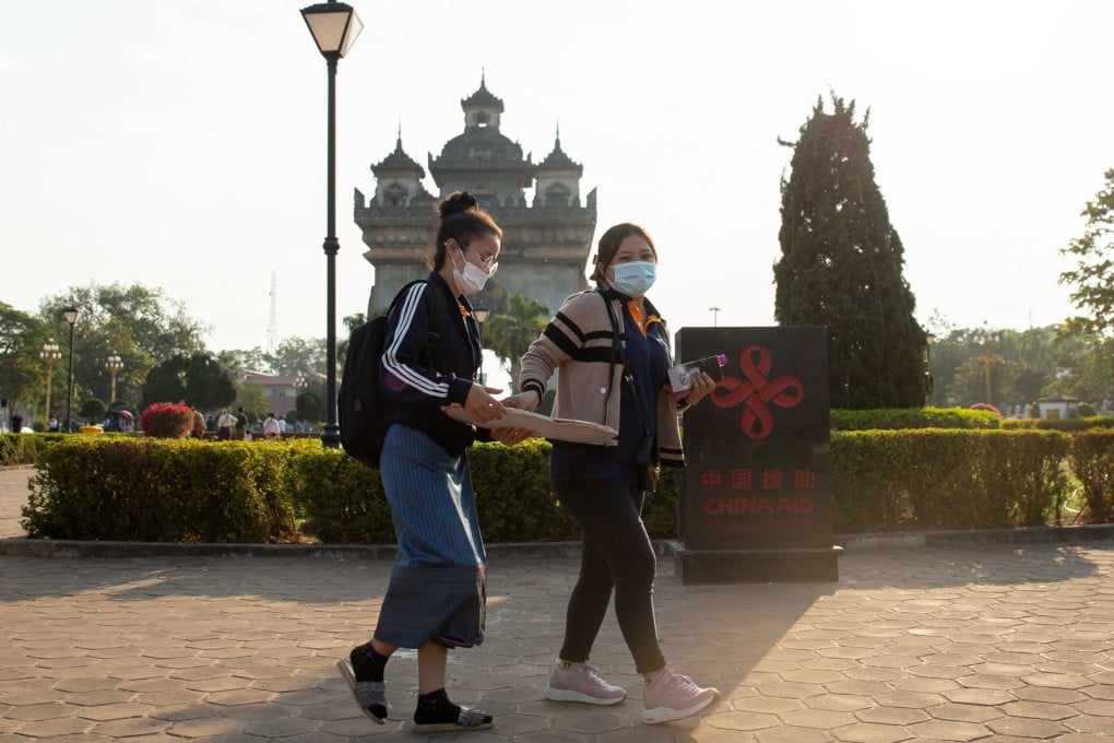 Chinese tourists at Patuxay Park in Vientiane, Laos. Photo: Xinhua