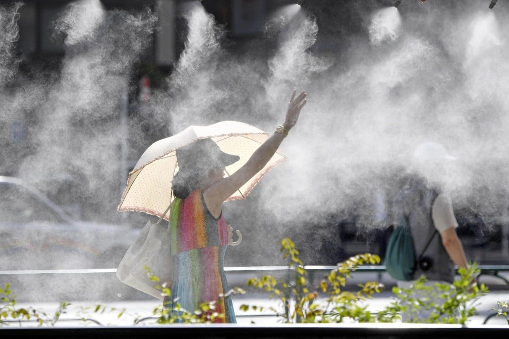 People walk under mist showers on a sweltering hot day in Tokyo last summer. Japanese authorities say last year’s higher than average temperatures have led to elevated pollen levels. Photo: Kyodo