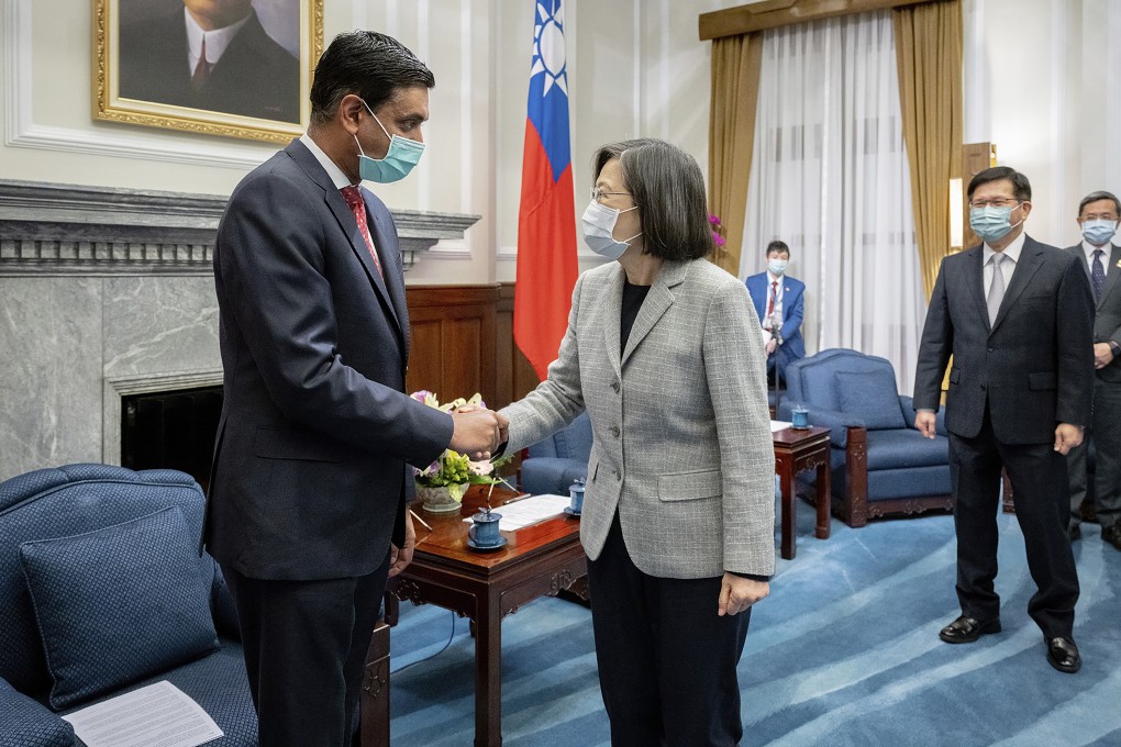 Taiwan’s President Tsai Ing-wen shakes hands with California Representative Ro Khanna during a meeting at the Presidential Office in Taipei on February 21, 2023. Photo: via AP