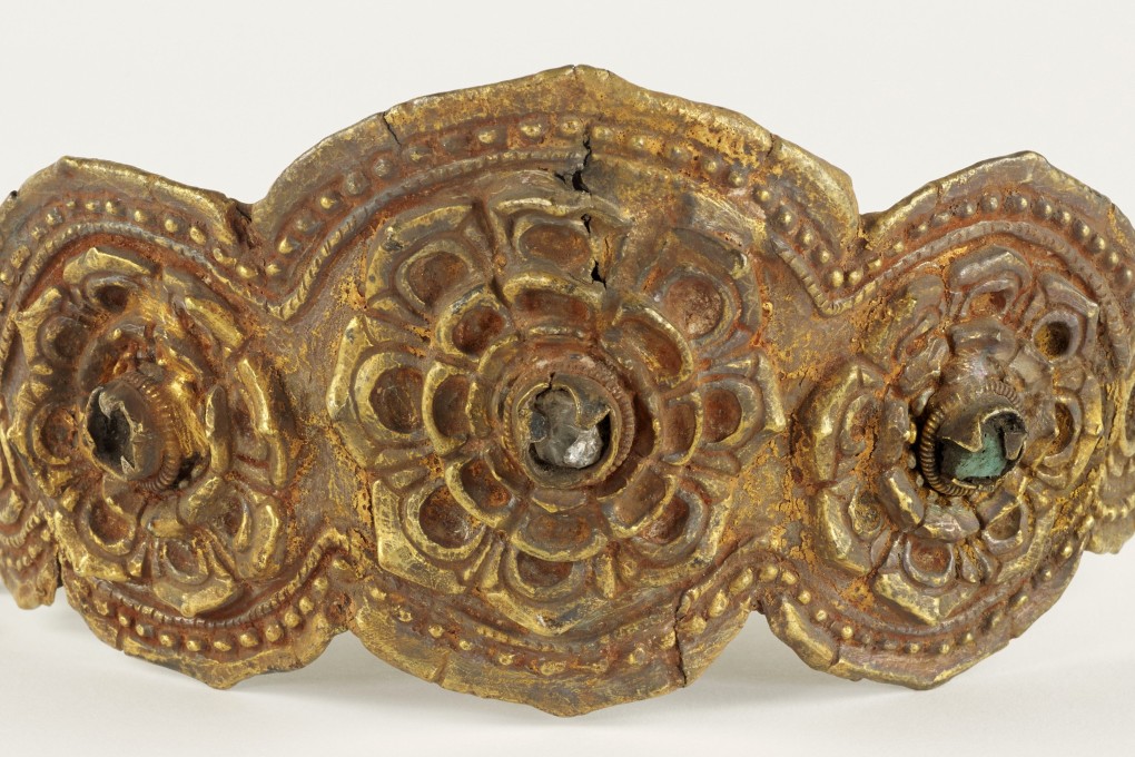 An ancient crown among the stolen crown jewels returned to Cambodia from Britain.
Photo: Cambodian Ministry of Culture and Fine Arts / Handout via Xinhua