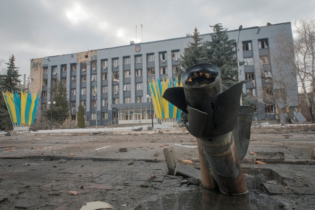 A part of a rocket is seen near a building damaged by a Russian military strike amid Russia’s attack on the city of Bakhmut, Ukraine. Photo: Reuters