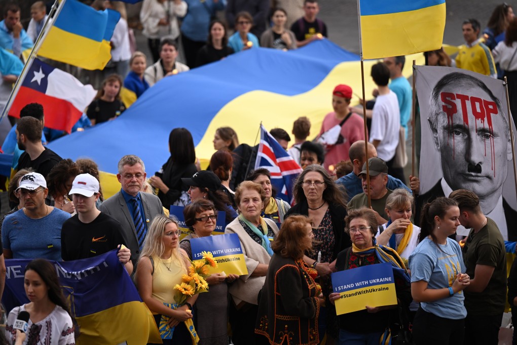 Members of the Ukrainian community and their supporters hold a vigil to commemorate the first anniversary of the Russian invasion in Sydney, Australia, on Thursday. Photo: EPA-EFE