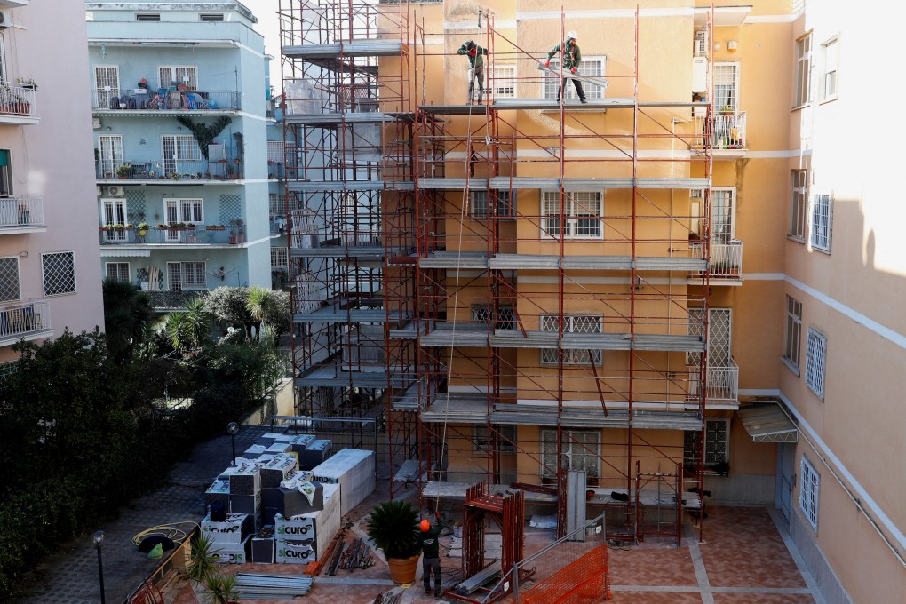 Builders work at the construction site of an energy-saving building, making apartments more energy-efficient under the government’s “superbonus” incentives, in Rome, Italy. Photo: Reuters