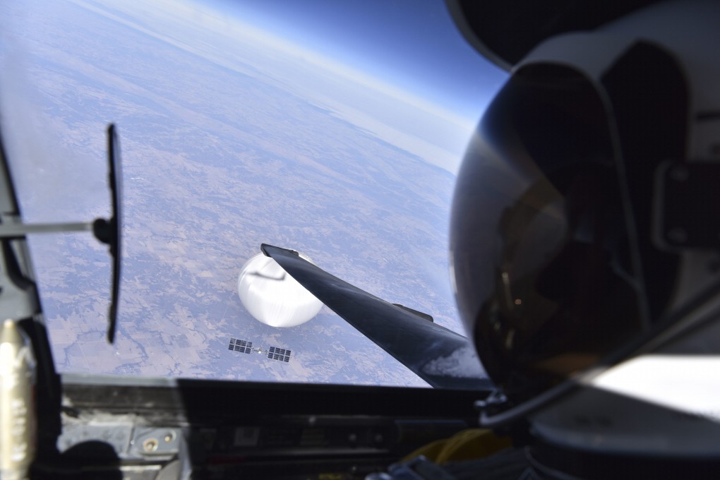 In this image released by the Department of Defense on February 22, 2023, a US Air Force U-2 pilot looks down at a suspected Chinese surveillance balloon as it hovers over the United States on February 3, 2023. Photo: via AP
