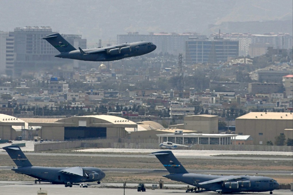 A US Air Force aircraft takes off from Kabul on August 30, 2021. Photo: AFP