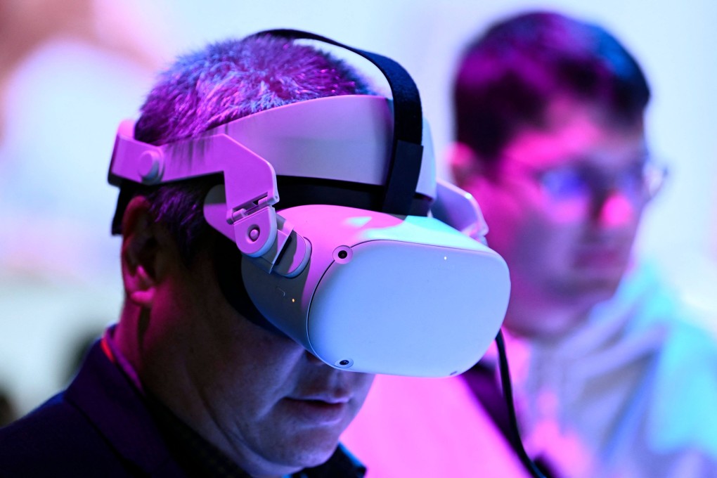 A person tries a Meta Quest virtual reality headset at the MWC Barcelona trade show in Spain on February 28, 2023. Photo: AFP