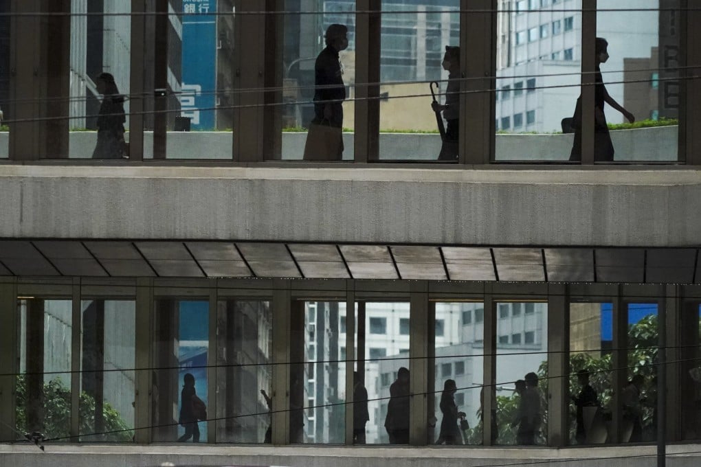 People on their way to work in Central in 2022.
In the past two years, Hong Kong’s workforce shrank by about 140,000. Photo: Felix Wong
