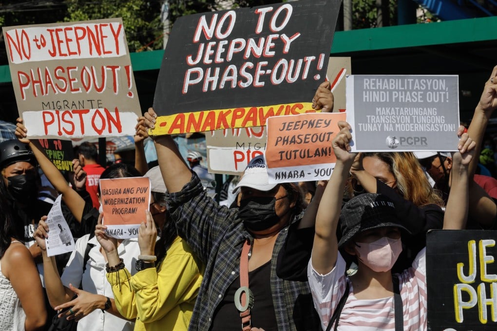 Protesters strike along a main thoroughfare in Quezon City, Metro Manila, on March 6, 2023. Photo: EPA-EFE