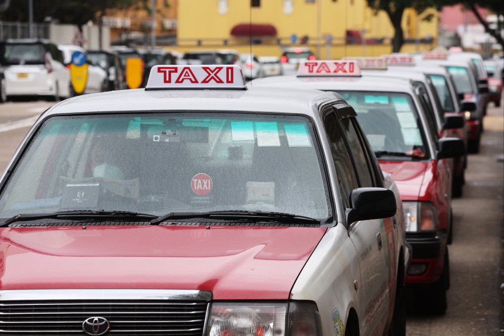 Taxis queuing in line waiting for passengers in Kowloon Tong.
Photo: SCMP/ Edmond So