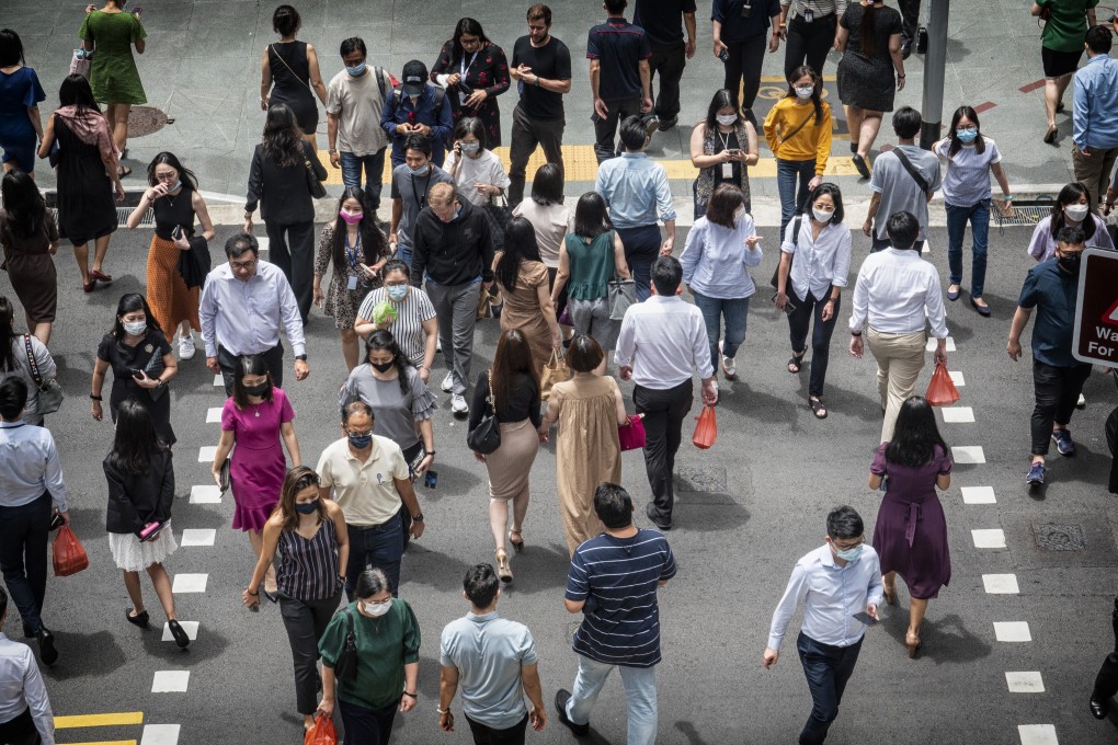 Pedestrians cross the road in Singapore’s central business district. Software engineers’ salaries failed to keep pace with rent increases in the city state last year, but still rose by 7.6 per cent. Photo: Bloomberg