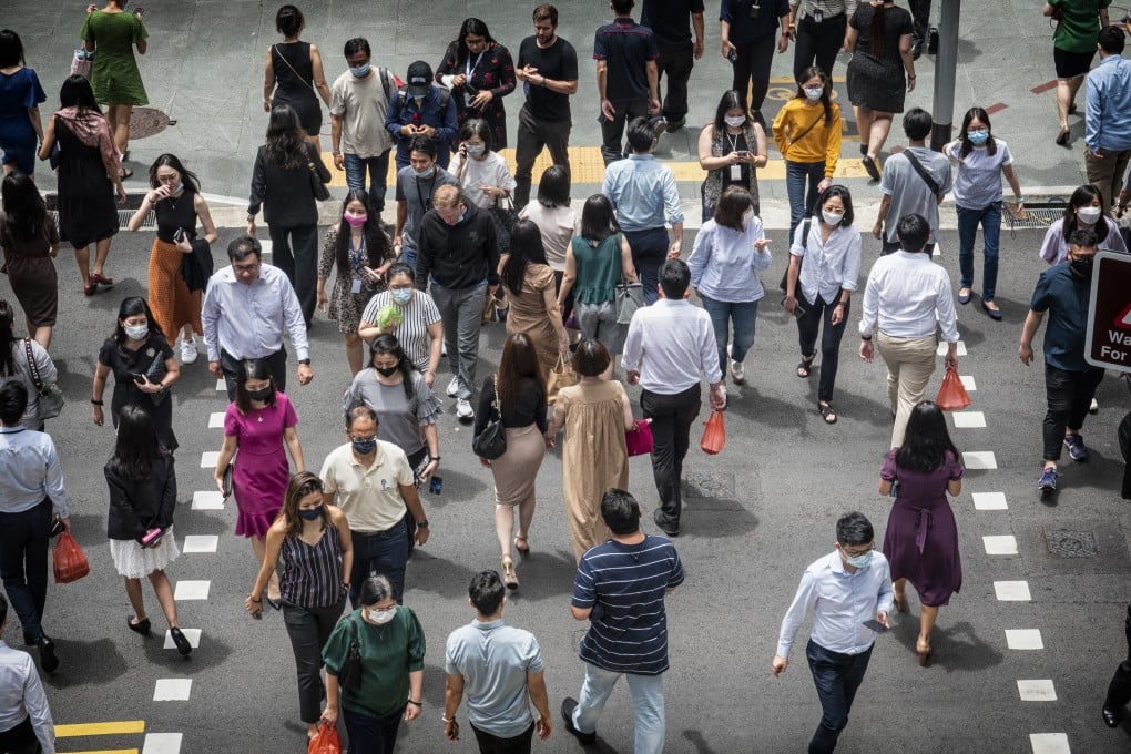 Pedestrians cross the road in Singapore’s central business district. Software engineers’ salaries failed to keep pace with rent increases in the city state last year, but still rose by 7.6 per cent. Photo: Bloomberg
