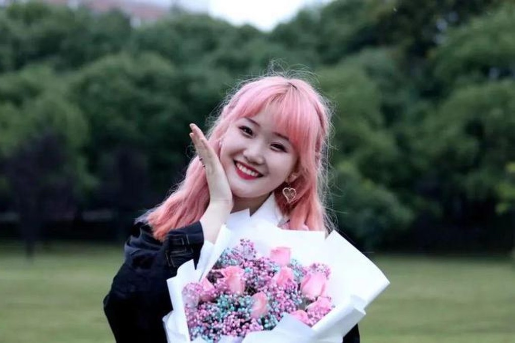 Zheng Linghua’s fight against her online abusers has inspired other women in China to dye their hair pink to protest against cyberbullying. Photo: Weibo