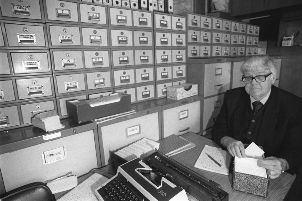 Reverend Carl Smith, Hong Kong amateur historian, sorts index cards from one of the databases that lined the walls of his apartment. Professional historians looked down on his work, but it was invaluable. Photo: SCMP