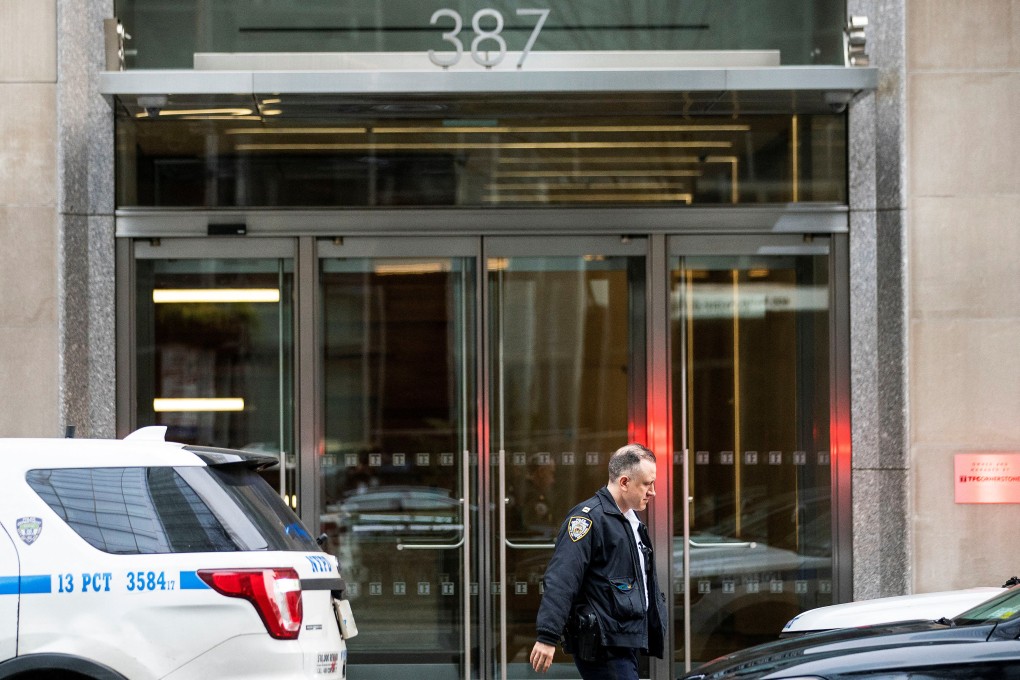 A member of the New York City Police walks in front of the Park Avenue branch of Silicon Valley Bank in New York on Sunday. Photo: Reuters