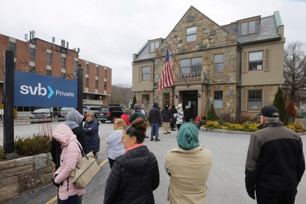 Customers wait in line outside a branch of the Silicon Valley Bank in Wellesley, Massachusetts. Photo: Reuters