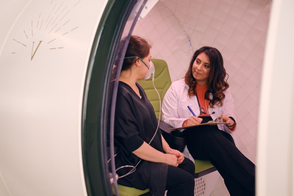 A client learns about hyperbaric oxygen treatment (HBOT). Multidisciplinary healer Amberin Fur used it to help her mother before and after her colon cancer operation in 2018, and believes the pressurised oxygen treatment was instrumental in her recovery. Photo: Amberin Fur