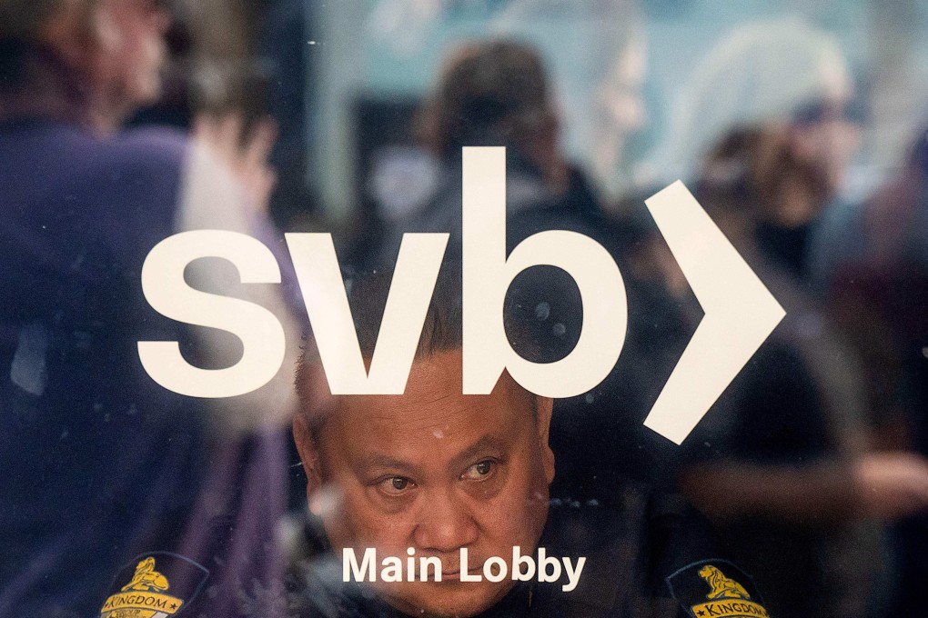 A security guard looks out as customers line up at Silicon Valley Bank’s headquarters in Santa Clara, California, on March 13. Photo: AFP