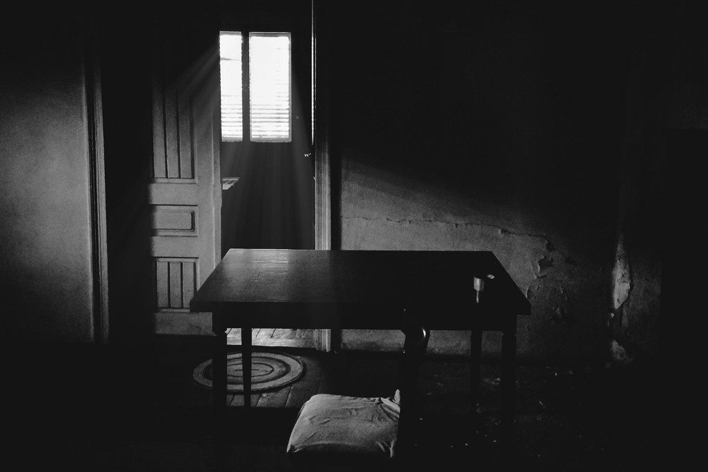 A sentence marked in red on the property listing highlighted the murder-suicide that occurred and that a blood stain on the wall in the master bedroom had been covered by wallpaper. Photo: SCMP composite/handout