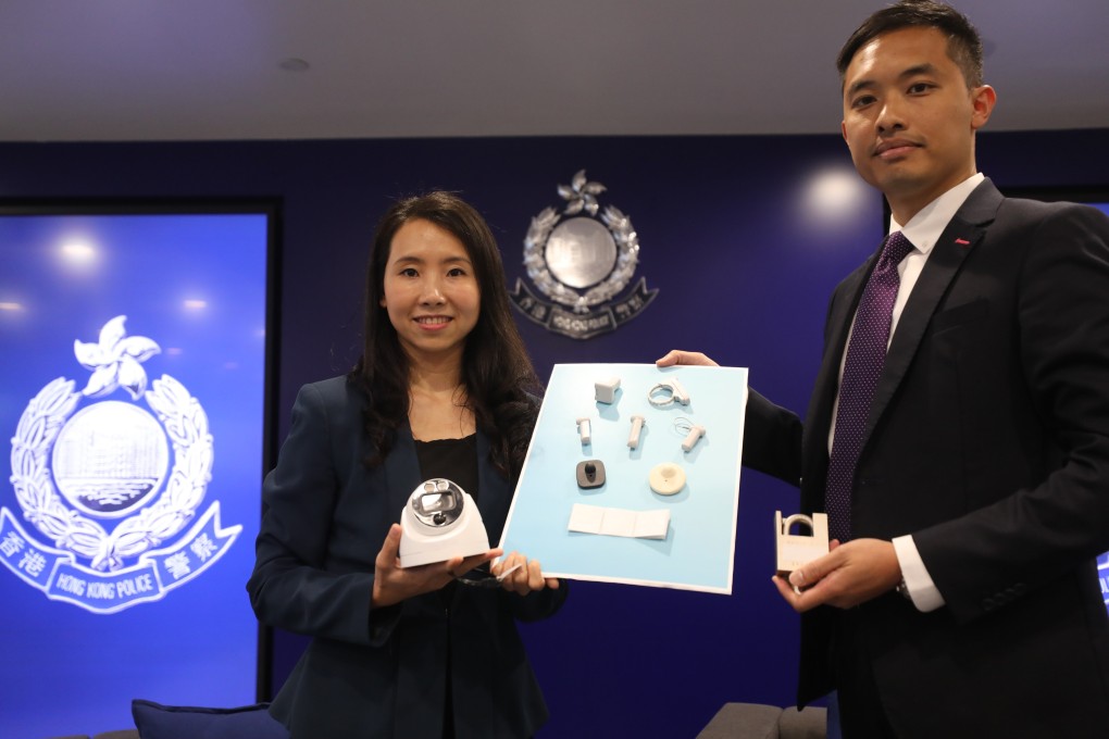 Chief Inspector Choi Wing-yuk (left), from the crime prevention bureau, and Senior Inspector Yeung Tit-ho, from the Sham Shui Po anti-triad section. Photo: Xiaomei Chen