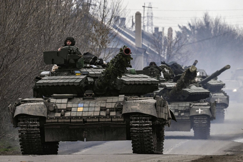 Ukrainian T64 tanks in the Donetsk Oblast region move in the direction of Bakhmut on Monday. Photo: AFP