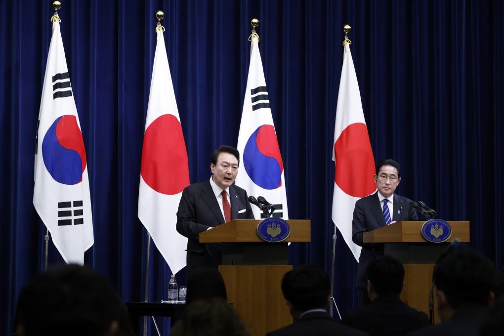 South Korean President Yoon Suk Yeol (left) and Japanese Prime Minister Fumio Kishida at a press conference in Tokyo on March 16. Photo: EPA-EFE