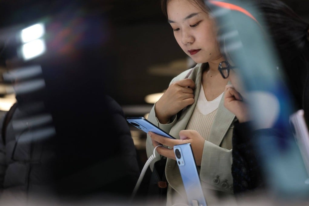 An attendee looks at a Xiaomi 13 smartphone device at the Mobile World Congress in Barcelona on February 27. Photo: Bloomberg