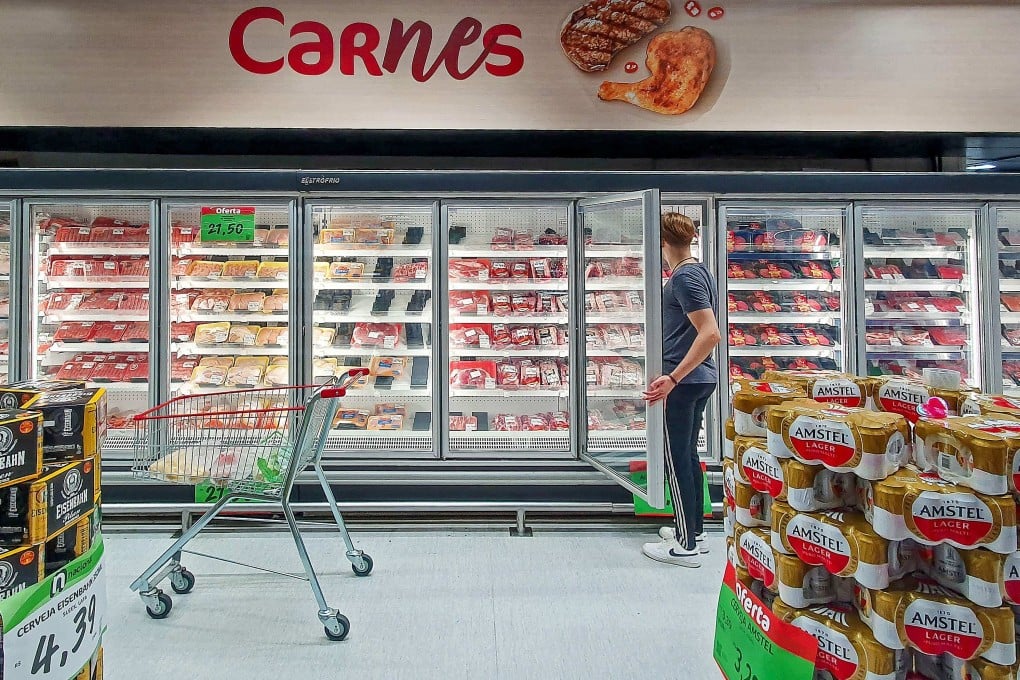 A customer checks the beef section of a supermarket in Curitiba, Brazil. China on Thursday agreed to resume imports of Brazilian beef aged under 30 months. Photo: AFP