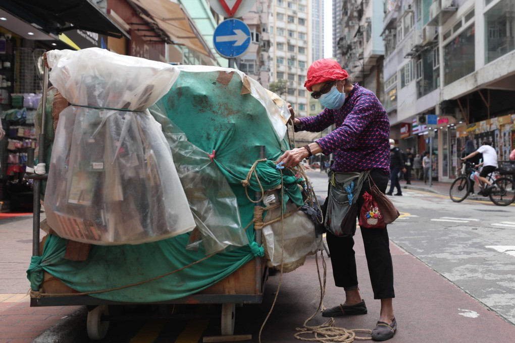 Au Yuk-hoo, 81, sells socks and stockings in Causeway Bay. Photo: Xiaomei Chen