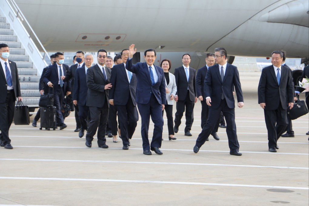 Ma Ying-jeou waves as he arrives at Shanghai’s Pudong airport on Monday evening. Photo: Handout via Reuters