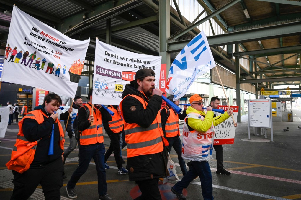 Members of the railway union EVG protest in the main railway station in Stuttgart on March 27, 2023. Photo: AFP