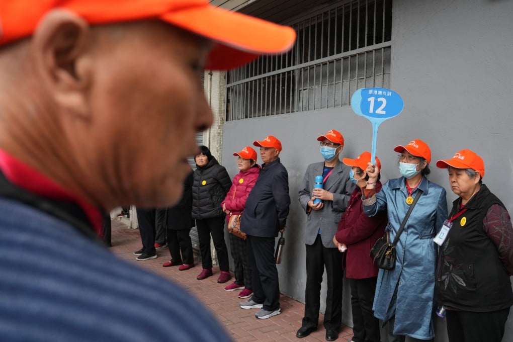 Dozens of mainland tourists lining up outside Foo Yuen Chinese Restaurant on March 27. Photo: Sam Tsang